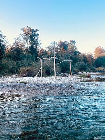 Letzte Überbleibsel vom Sommer – hier haben sich Isar-Gäste eine Lounge gebaut. Letzte Überbleibsel vom Sommer – hier haben sich Isar-Gäste eine Lounge gebaut.