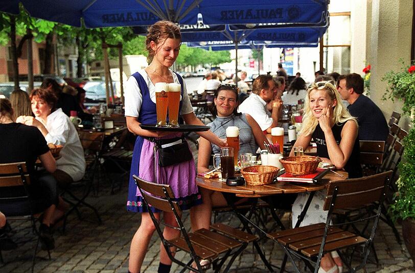 Das &bdquo;Wirtshaus in der Au&ldquo;: Wirt Florian Oberndorfer hatte selbst Wasser im Keller. Für die AZ-Aktion hat er 600 Euro gespendet.