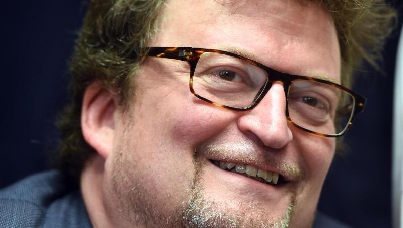 Der norwegische Autor Erik Fosnes Hansen wurde mit dem Willy-Brandt-Preis 2019 ausgezeichnet. Der norwegische Autor Erik Fosnes Hansen wurde mit dem Willy-Brandt-Preis 2019 ausgezeichnet.