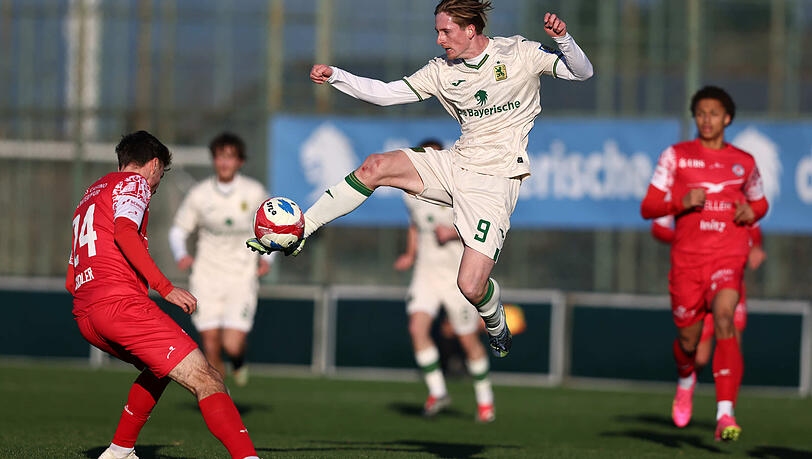 Z&auml;hlt aktuell nur zur zweiten Garde des TSV 1860: St&uuml;rmer Justin Steink&ouml;tter.