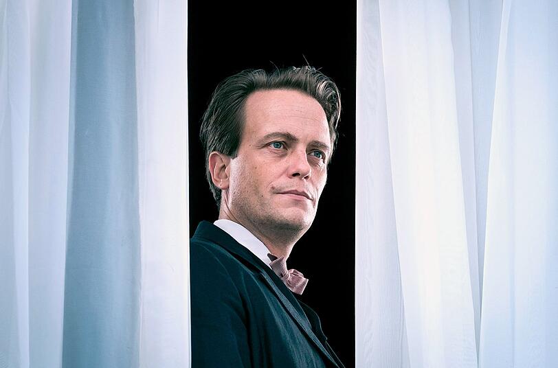 Walter Gropius (August Diehl) baut nach dem Ersten Weltkrieg eine völlig neuartige Kunstakademie in Weimar auf. Walter Gropius (August Diehl) baut nach dem Ersten Weltkrieg eine völlig neuartige Kunstakademie in Weimar auf.