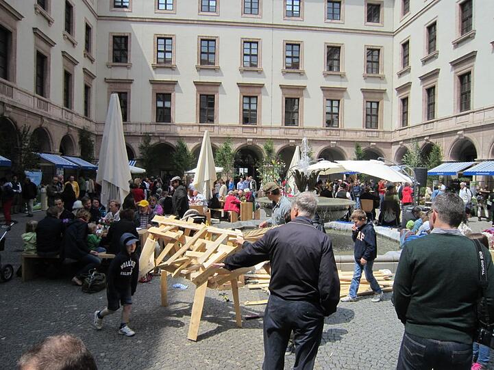 Beim Hoffest der Landwirtschaftsministeriums am vergangenen Wochenende war einiges geboten. AZ-Leser Jürgen Heusser hat Fotos gemacht. Klicken Sie sich durch die Bilderstrecke...
