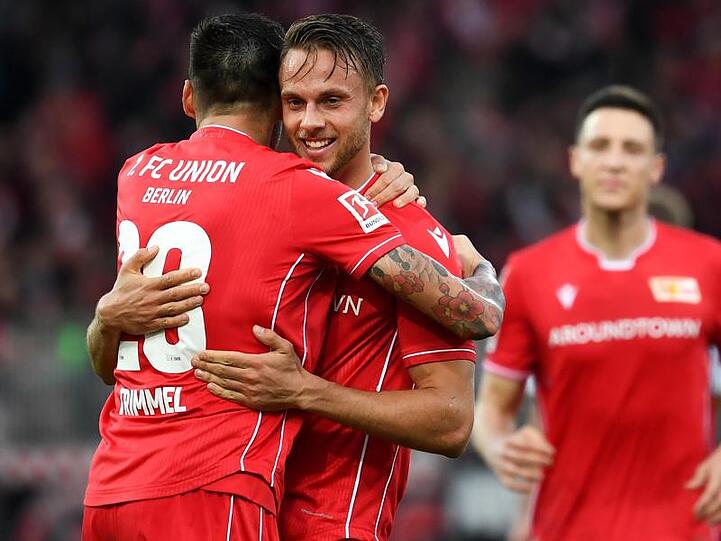 Unions Torschütze zum 2:0, Marcus Ingvartsen (M), jubelt mit Christopher Trimmel.