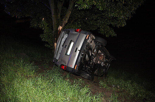 Schwerer Verkehrsunfall bei einem Überholmanöver auf der B12: die Bilder.