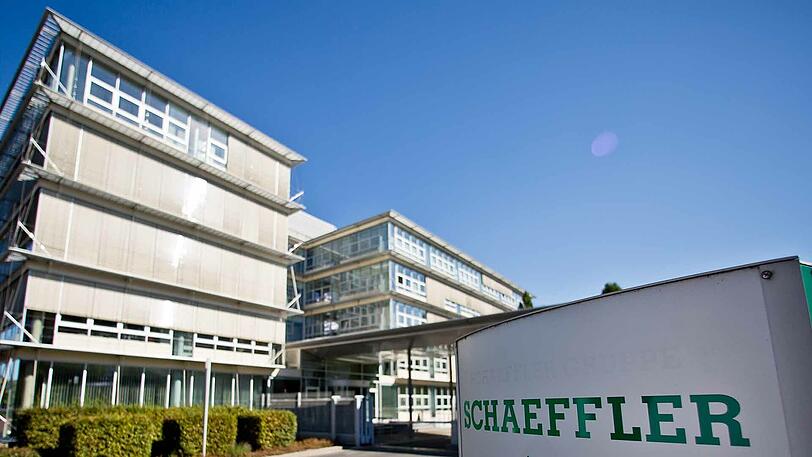 Blick auf den Eingang des Hauptsitzes der Schaeffler AG in Herzogenaurach. Im Werk in Eltmann (Unterfranken) ist es am Montag zu einer Explosion gekommen.