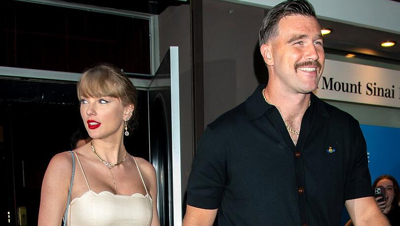 Taylor Swift und Travis Kelce haben ihre Verlobung verkündet.