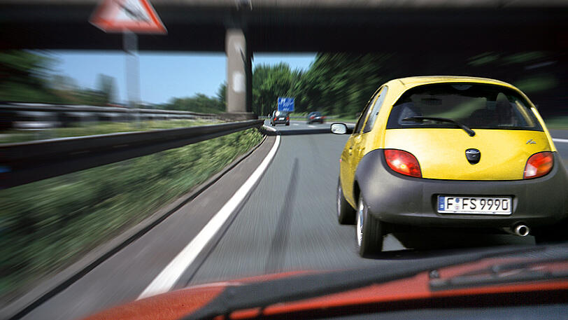 Einer bummelt, einer drängelt: Eine von der Autobahn nur zu gut bekannte Situation.