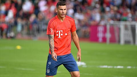 Mittendrin statt nur dabei: Bayern-Neuzugang Hernández bestreitet sein erstes Teamtraining.