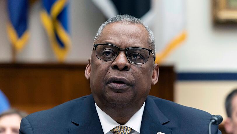 "Wir nehmen die Sache sehr, sehr ernst", sagt US-Verteidigungsminister Lloyd Austin über die Veröffentlichung brisanter US-Informationen zum Krieg in der Ukraine.