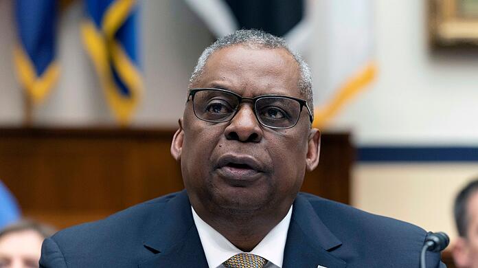 "Wir nehmen die Sache sehr, sehr ernst", sagt US-Verteidigungsminister Lloyd Austin über die Veröffentlichung brisanter US-Informationen zum Krieg in der Ukraine.
