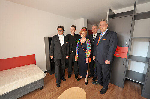 Die Hirschfelders mit Innenminister Herrmann und Bürgermeister Förther.
