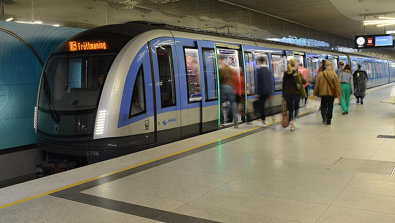Eine U-Bahn der Linie 6 hält an der Station Garching Forschungszentrum. (Archivbild) Eine U-Bahn der Linie 6 hält an der Station Garching Forschungszentrum. (Archivbild)
