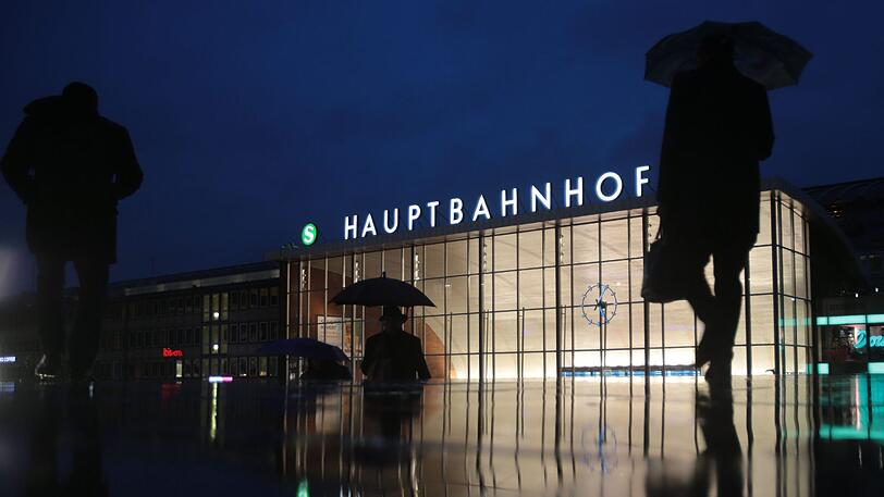 Am Hauptbahnhof in Köln sollte man sein Gepäck besser nicht aus den Augen lassen.