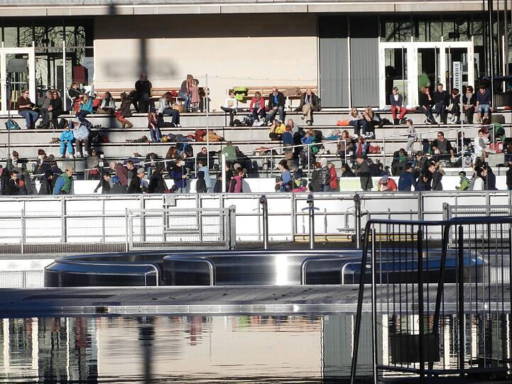Das Prinzeregentenstadion bietet Platz zum Eislaufen und Schwimmen.