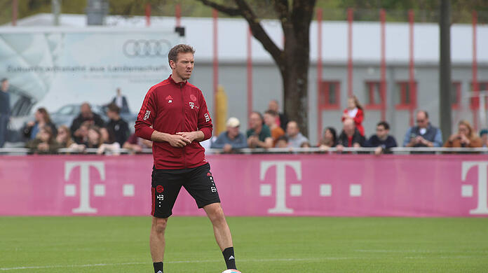 Julian Nagelsmann am Dienstag im Bayern-Training.