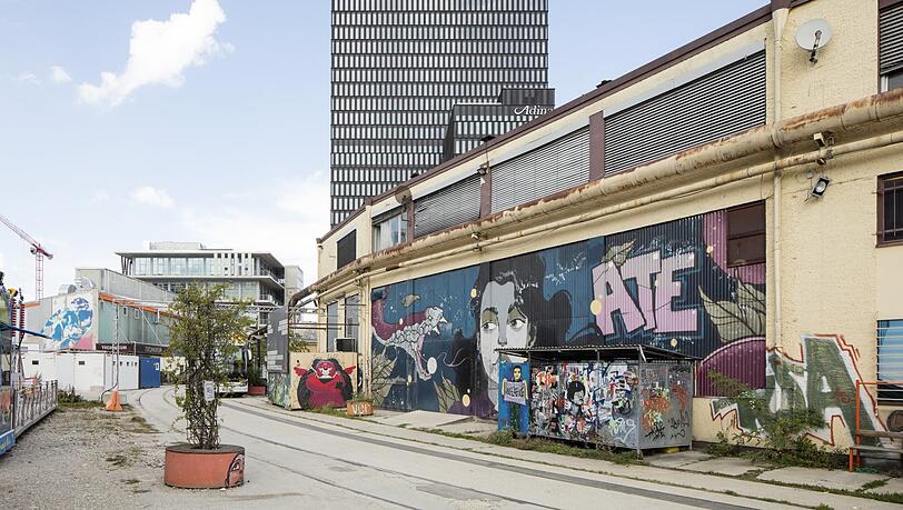 So haben viele das Gelände am Ostbahnhof in Erinnerung: Mit Street-Art und vielen Clubs – einige gibt es nach wie vor. So haben viele das Gelände am Ostbahnhof in Erinnerung: Mit Street-Art und vielen Clubs – einige gibt es nach wie vor.