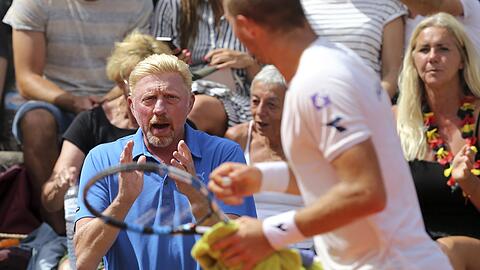 Zittersieg zum Becker-Start: Nach einem Davis-Cup-Krimi hat Jan-Lennard Struff die deutschen Tennis-Herren vor dem Abstieg in die Zweitklassigkeit bewahrt.