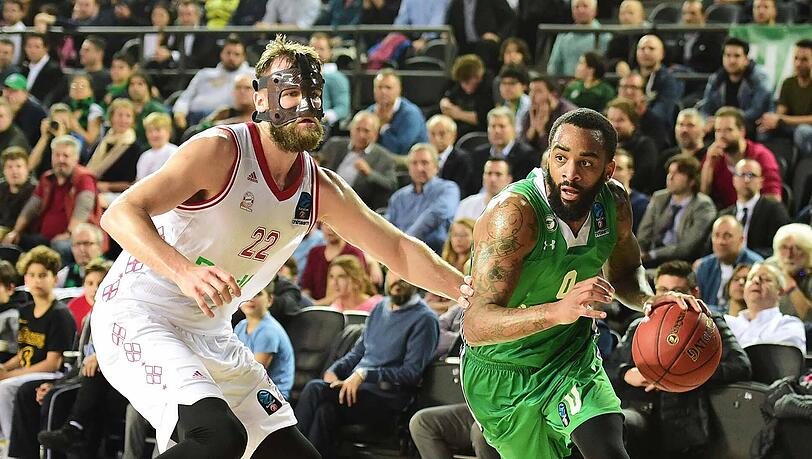 "Ich bin eh ein Spieler, der da hingeht, wo es wehtut. Mein Spiel wird sich durch die Maske nicht verändern", sagt Danilo Barthel. "Ich bin eh ein Spieler, der da hingeht, wo es wehtut. Mein Spiel wird sich durch die Maske nicht verändern", sagt Danilo Barthel.